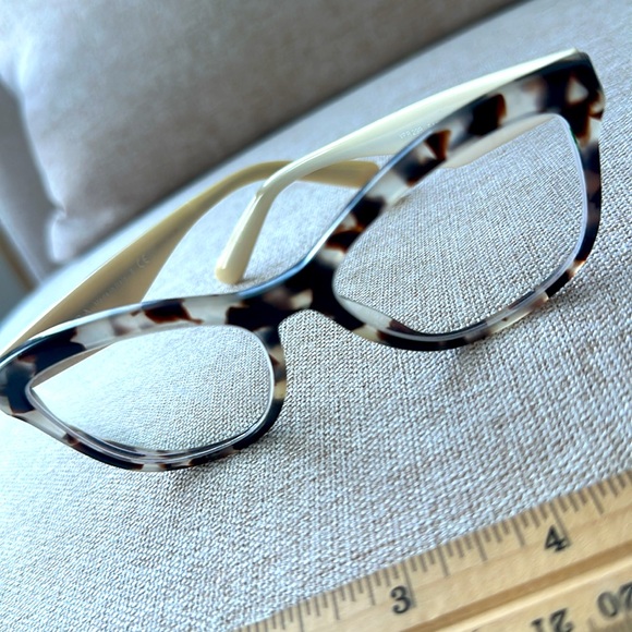 Prada Tortoise Shell Cat-Eye Glasses - Chic and Timeless - Picture 1 of 6